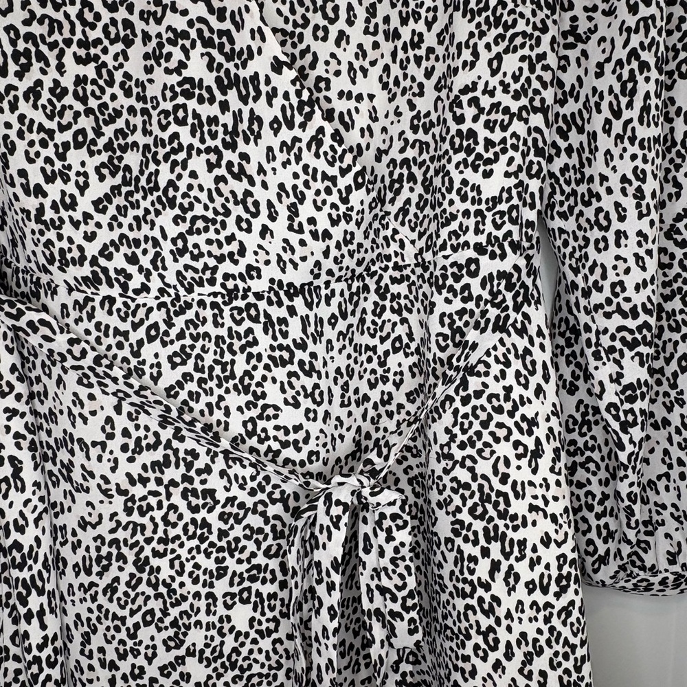 Banana Republic Black & White Cheetah Animal Print Long Sleeve Wrap Dress V-neck - Picture 3 of 4